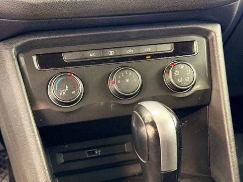 Used 2018 Volkswagen Tiguan S image 16