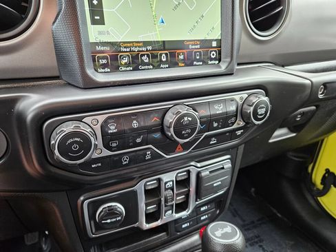 Used 2022 Jeep Wrangler Unlimited Sport AWD/4WD image 23