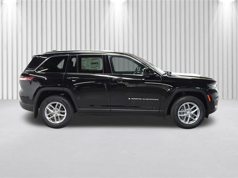 New 2026 Jeep Grand Cherokee Laredo X AWD/4WD image 2