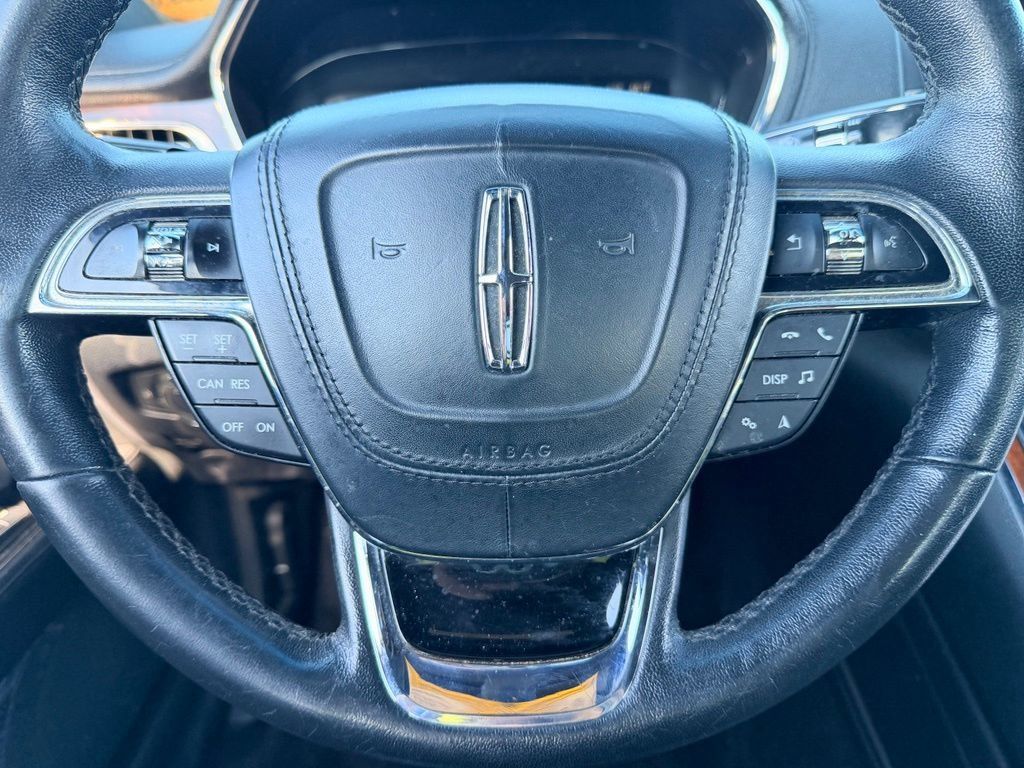Used 2018 Lincoln Continental Premiere AWD/4WD image 22