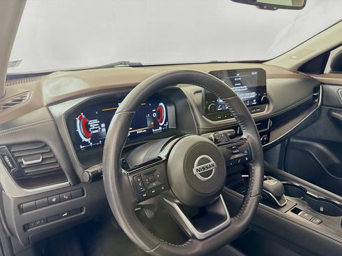 Used 2021 Nissan Rogue Platinum image 9