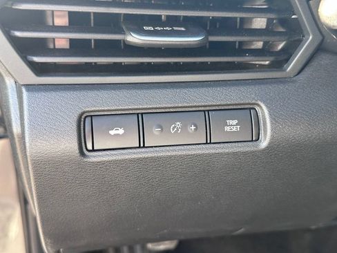 Used 2025 Nissan Altima 2.5 SV FWD image 9
