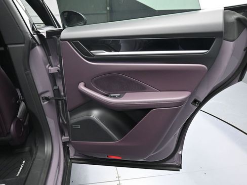 Certified 2025 Porsche Macan 4 Electric image 25