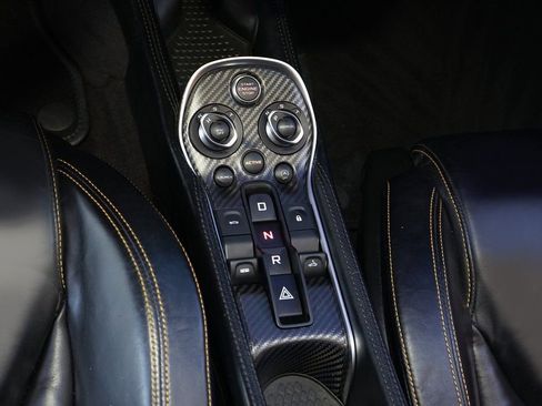 Used 2018 McLaren 570S Spider image 21