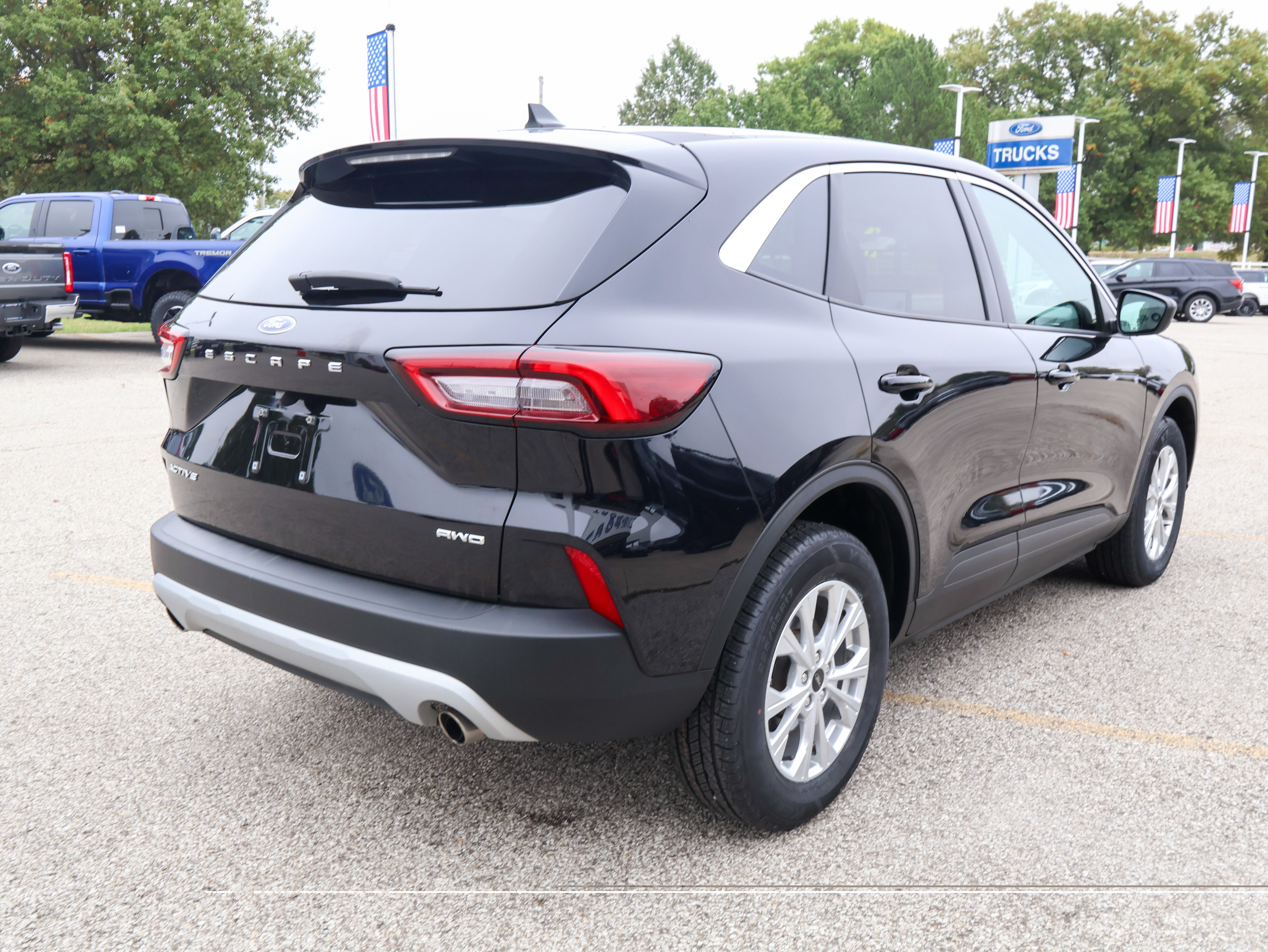 Used 2023 Ford Escape Active AWD/4WD image 3