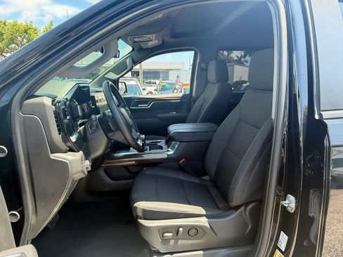 Used 2025 Chevrolet Silverado 1500 RST w/ Z71 Off-Road Package AWD/4WD image 9