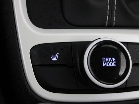 Certified 2024 Hyundai Venue Limited FWD image 25