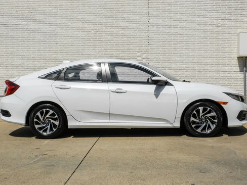 Used 2018 Honda Civic EX image 6