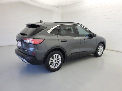 Used 2020 Ford Escape SE image 5