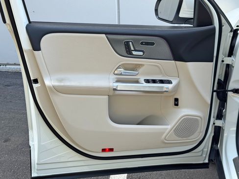 Used 2022 Mercedes-Benz GLB 250 w/ Premium Package Lite image 41
