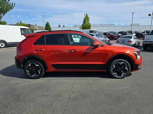 Certified 2023 Kia Niro Wind w/ Wind Preserve Package FWD image 7