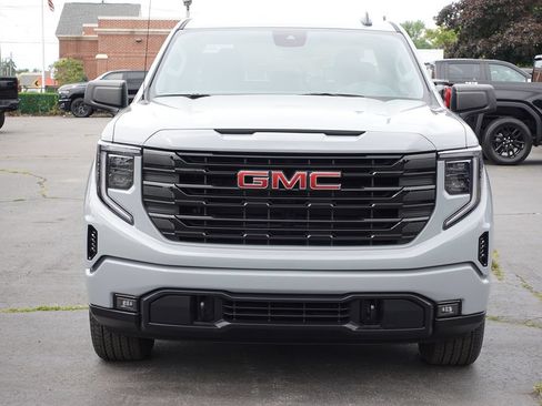 Used 2024 GMC Sierra 1500 Elevation AWD/4WD image 5