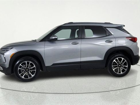 Used 2025 Chevrolet TrailBlazer LT FWD image 3