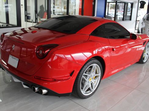 Used 2016 Ferrari California T RWD image 3