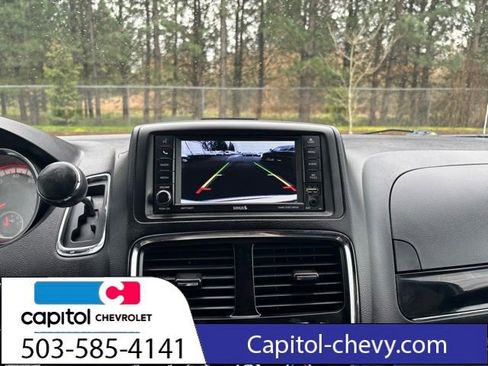 Used 2017 Dodge Grand Caravan SXT image 18