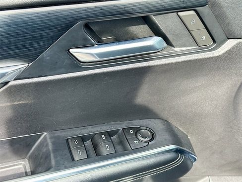 Used 2025 GMC Acadia Elevation image 18