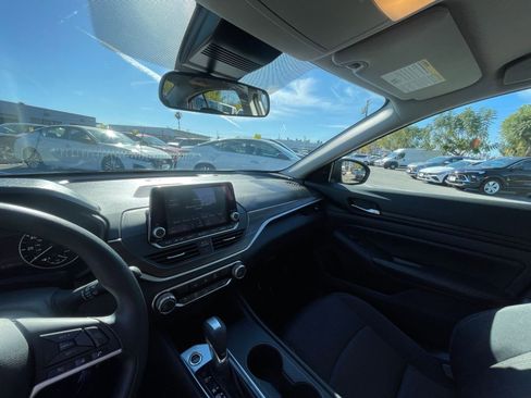 Used 2025 Nissan Altima 2.5 SV image 36