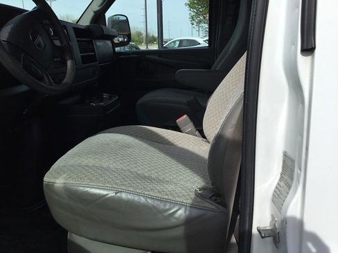 Used 2014 GMC Savana 2500 RWD image 16