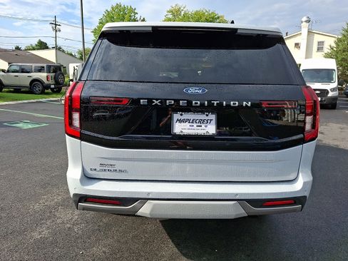 Used 2025 Ford Expedition Platinum AWD/4WD image 6