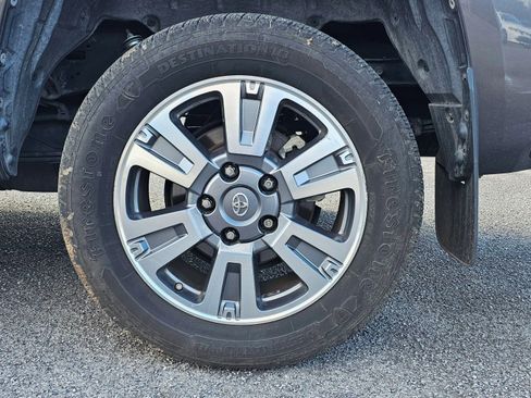 Used 2018 Toyota Tundra Platinum image 29
