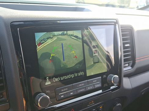 Used 2022 Nissan Frontier PRO-4X image 18