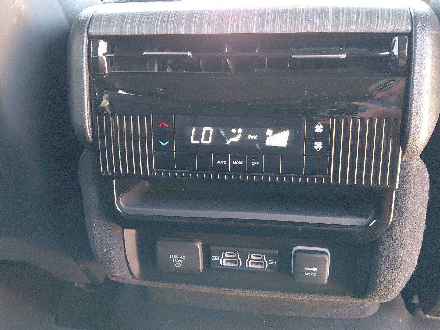 Used 2023 Jeep Wagoneer Series II AWD/4WD image 19