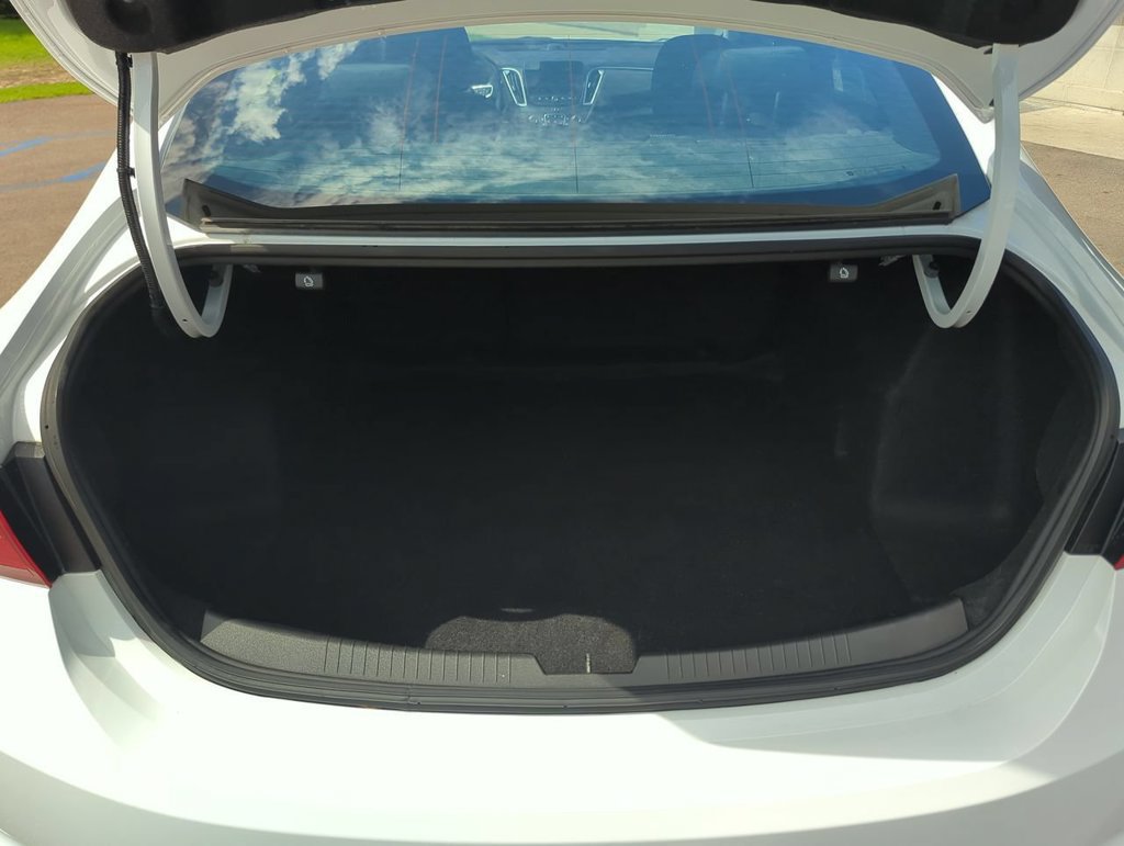 Used 2023 Chevrolet Malibu LT FWD image 25
