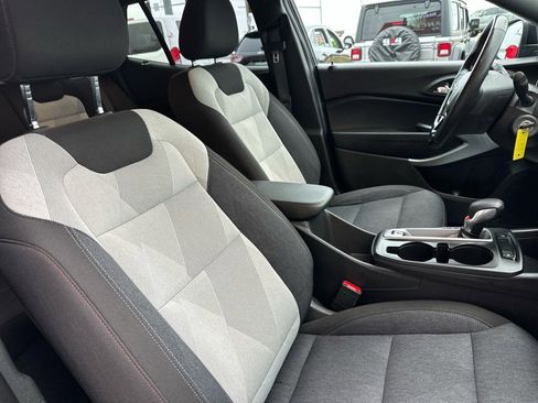 Used 2024 Chevrolet Trax RS image 5