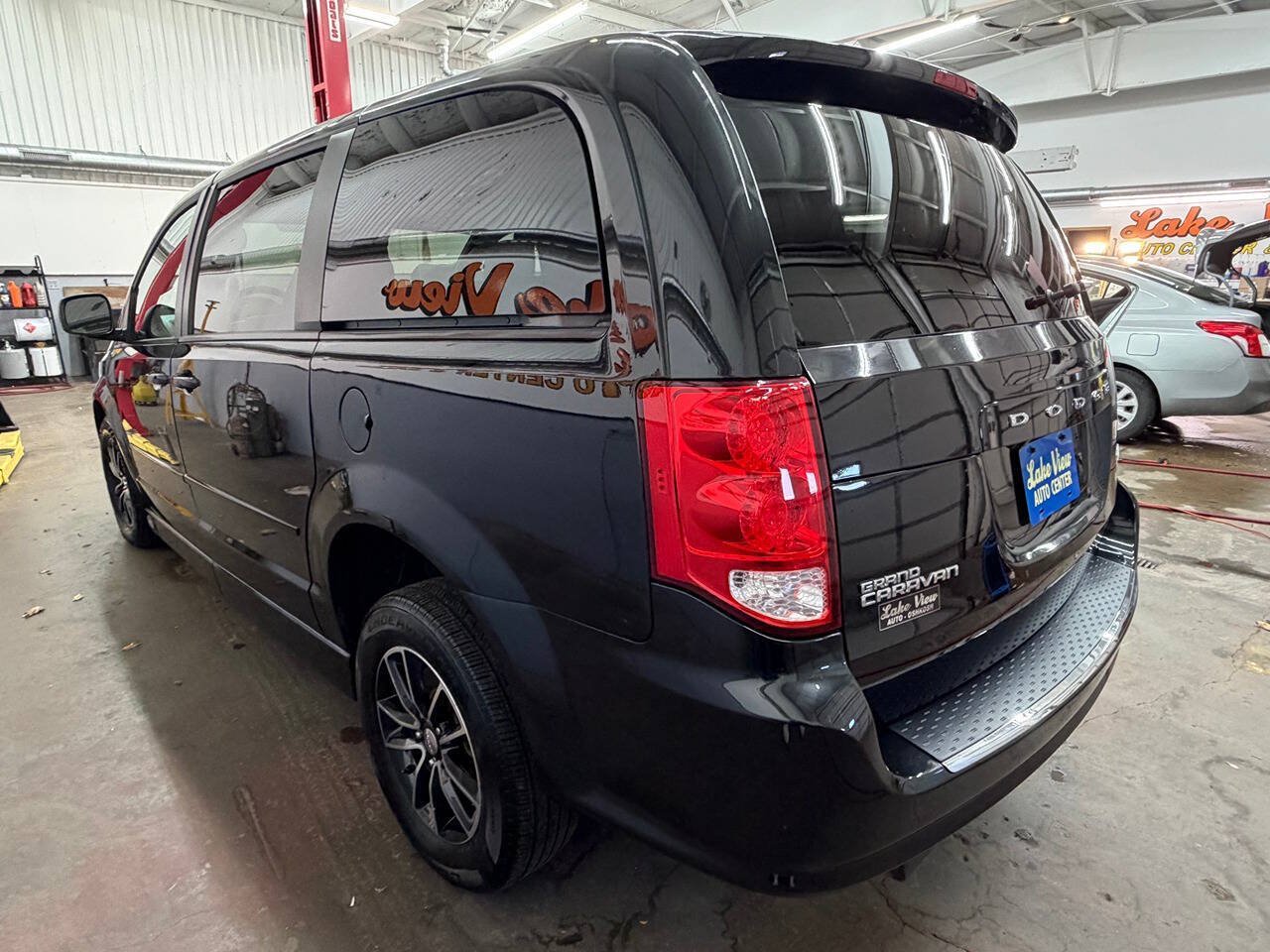 Used 2015 Dodge Grand Caravan R/T FWD image 6