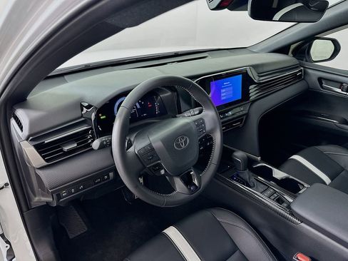 Certified 2025 Toyota Camry SE image 9