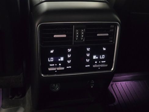 Certified 2023 Porsche Cayenne Platinum Edition AWD/4WD image 18
