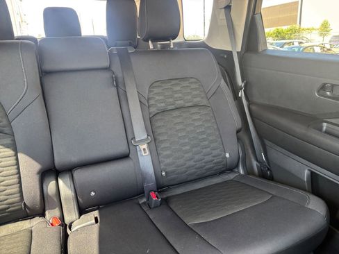 Used 2025 Nissan Pathfinder SV FWD image 40