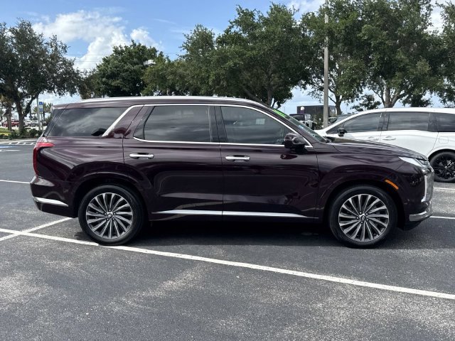 Used 2024 Hyundai Palisade Calligraphy FWD image 3