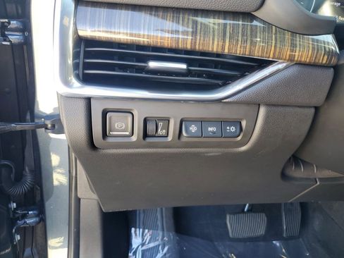 Used 2019 Cadillac XT4 Premium Luxury image 25