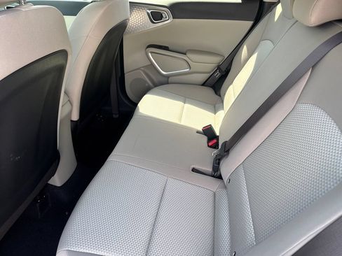 Used 2025 Kia Soul LX w/ LX Technology Package FWD image 14