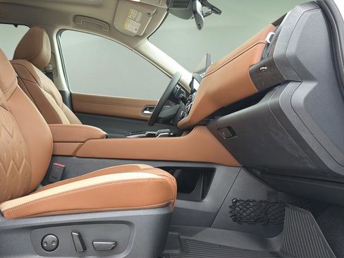 New 2026 Nissan Pathfinder Platinum AWD/4WD image 11