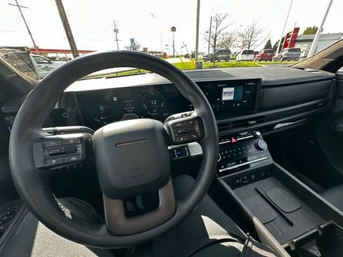Used 2025 Hyundai Santa Fe Calligraphy image 11