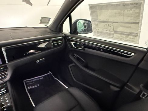 Certified 2026 Porsche Macan AWD/4WD image 23