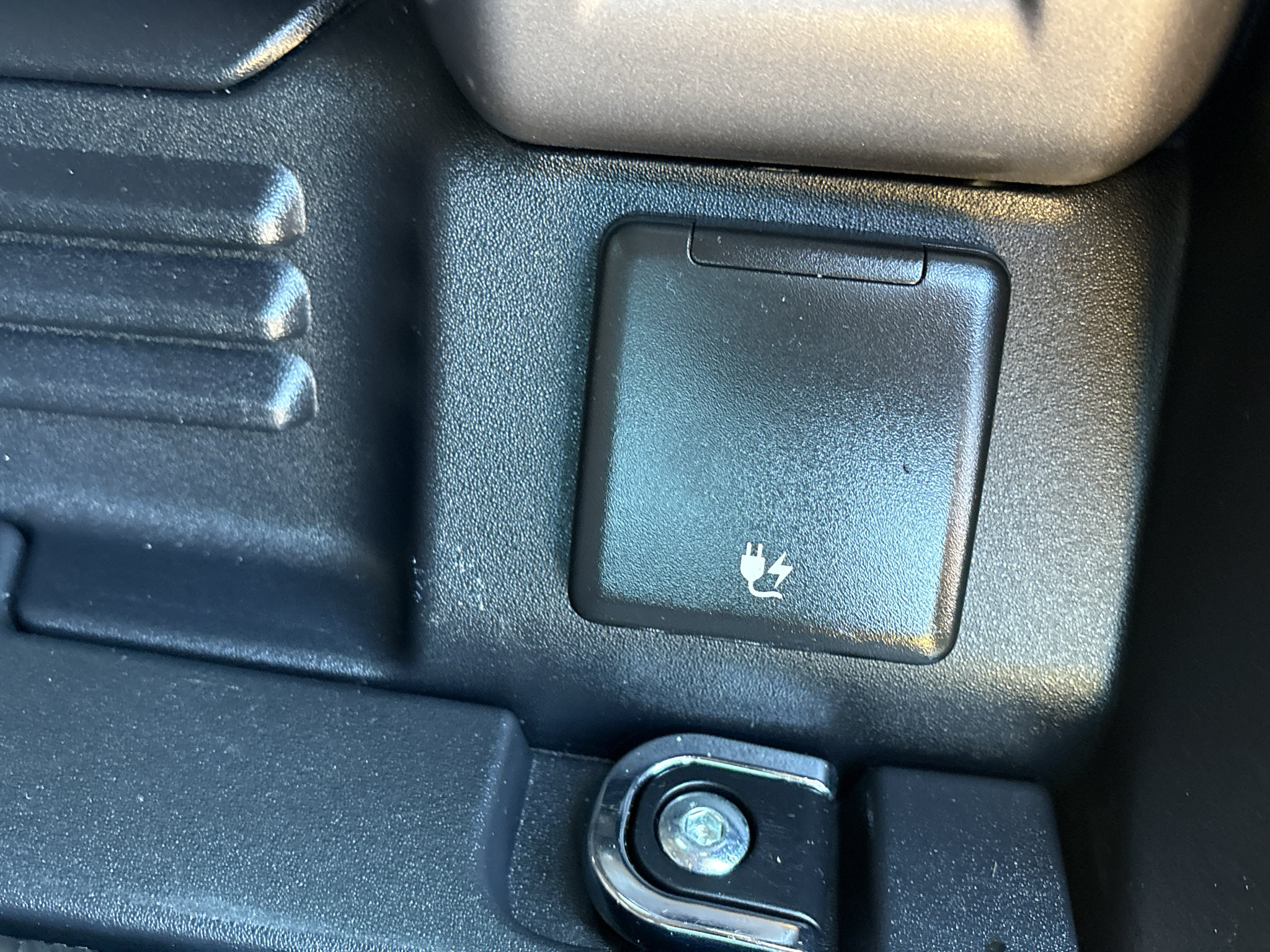 Used 2025 Land Rover Defender 110 S AWD/4WD image 5