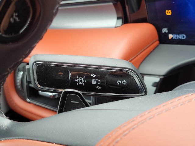 Used 2025 Lincoln Aviator Reserve w/ Equipment Group 201A AWD/4WD image 13