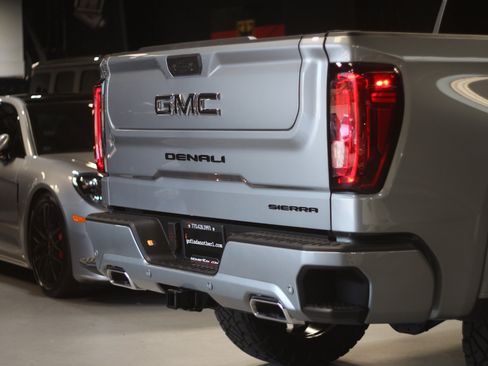Used 2026 GMC Sierra 1500 Denali Ultimate w/ LPO, Black Badging Package AWD/4WD image 24
