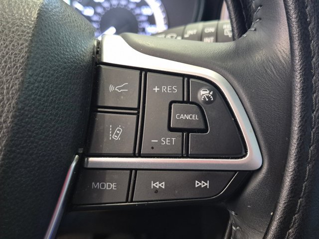 Used 2024 Toyota Highlander LE FWD image 13