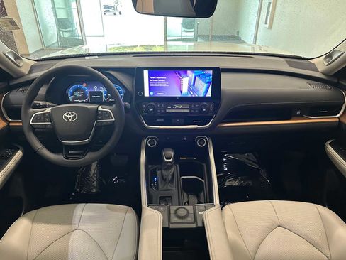 Certified 2026 Toyota Grand Highlander AWD image 10