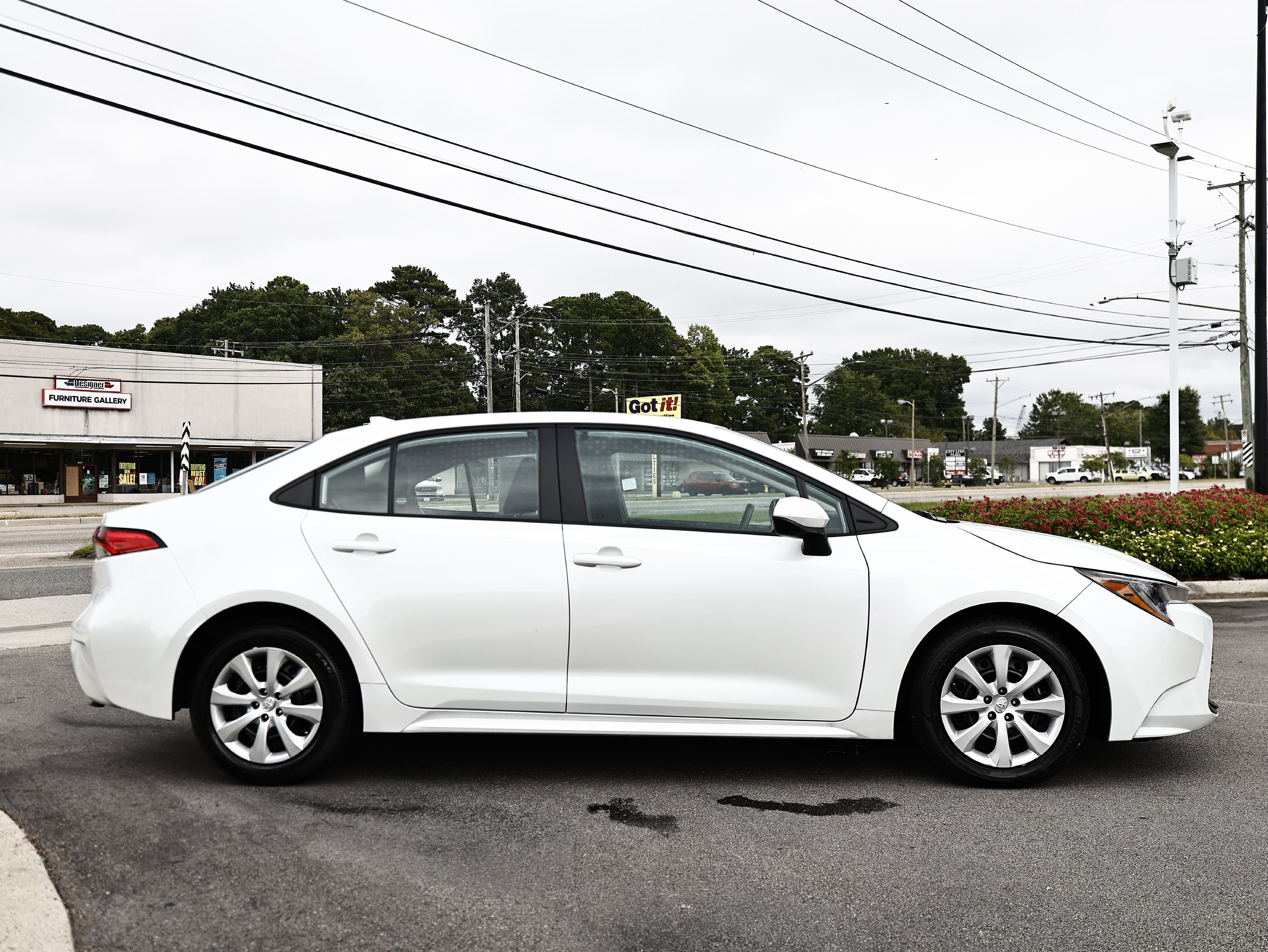 Used 2025 Toyota Corolla LE FWD image 10