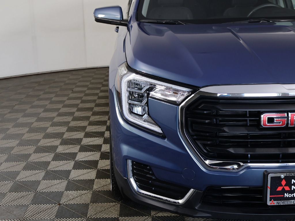 Used 2024 GMC Terrain SLE FWD image 12