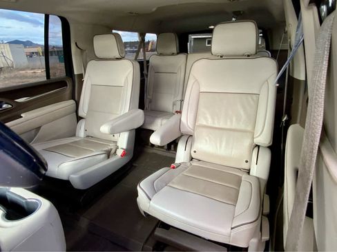 Used 2021 GMC Yukon XL Denali w/ Denali Premium Package image 27