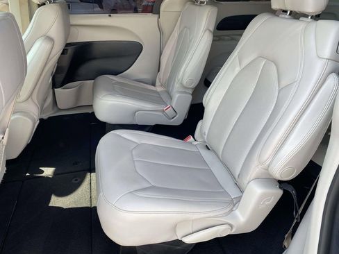 Used 2021 Chrysler Voyager Lxi FWD image 10