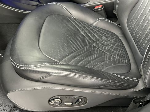 Used 2023 Aston Martin DBX image 12