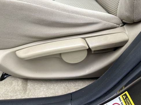 Used 2011 Toyota RAV4 2WD image 12