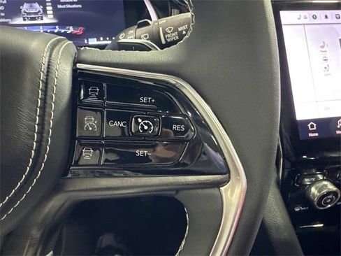 Used 2023 Jeep Grand Cherokee Overland image 7